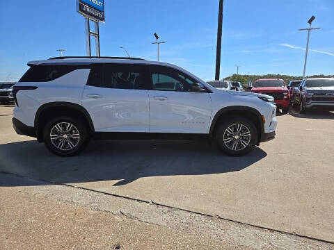 2024 Chevrolet Traverse LT