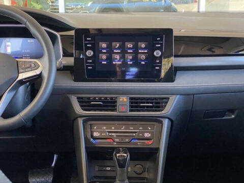 2025 Volkswagen Taos SE Black 4Motion