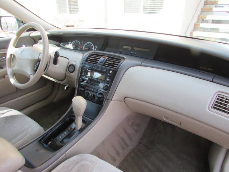 2001 Toyota Avalon XLS photo 16