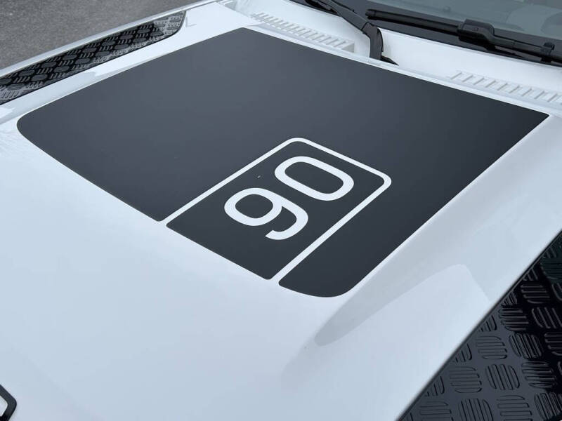 2024 Land Rover Defender 90 P400 X-Dynamic SE