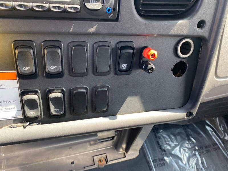 2015 Freightliner 108 SD