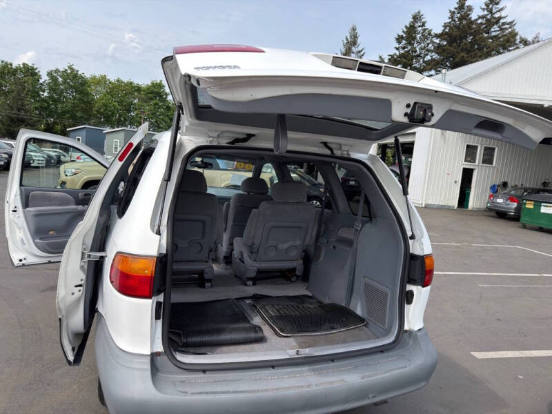2000 Toyota Sienna LE