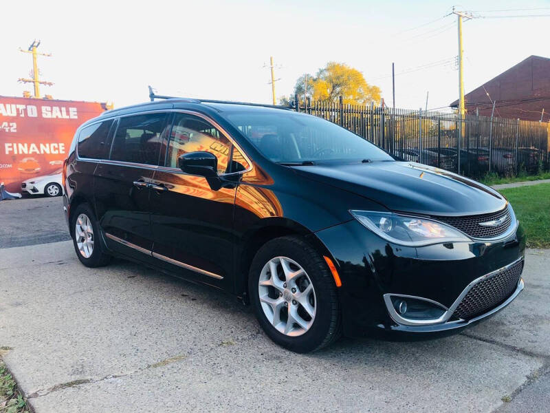 2017 Chrysler Pacifica Touring-L Plus