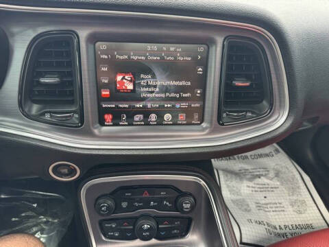 2016 Dodge Challenger 392 HEMI Scat Pack Shaker