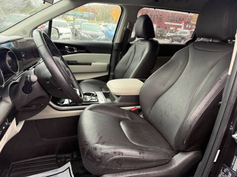 2023 Kia Carnival EX