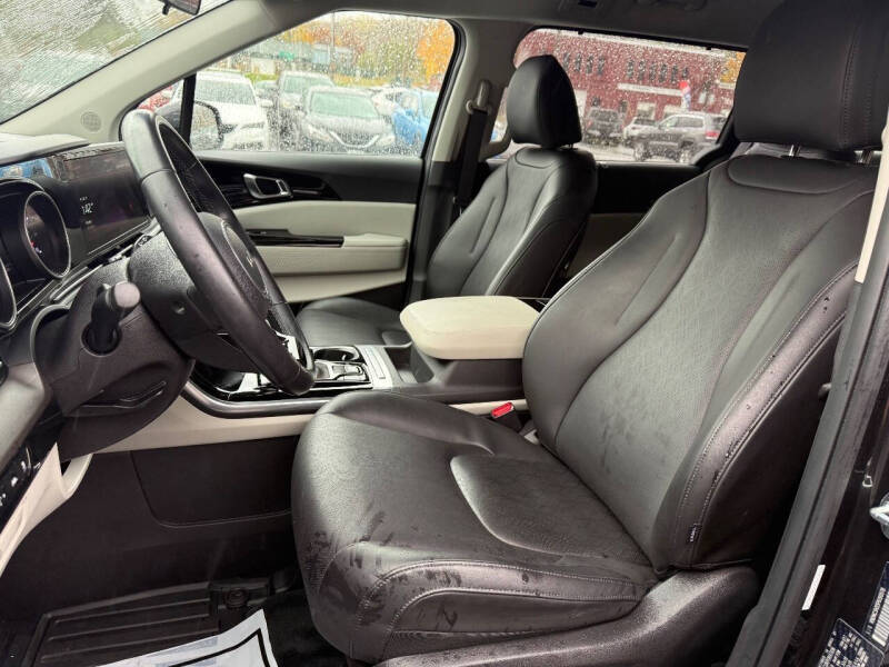 2023 Kia Carnival EX