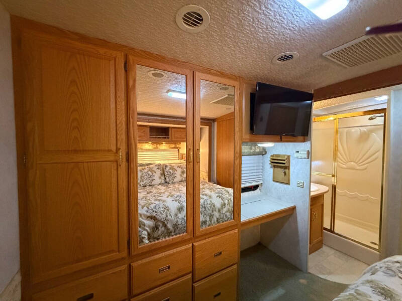 2004 Winnebago Brave