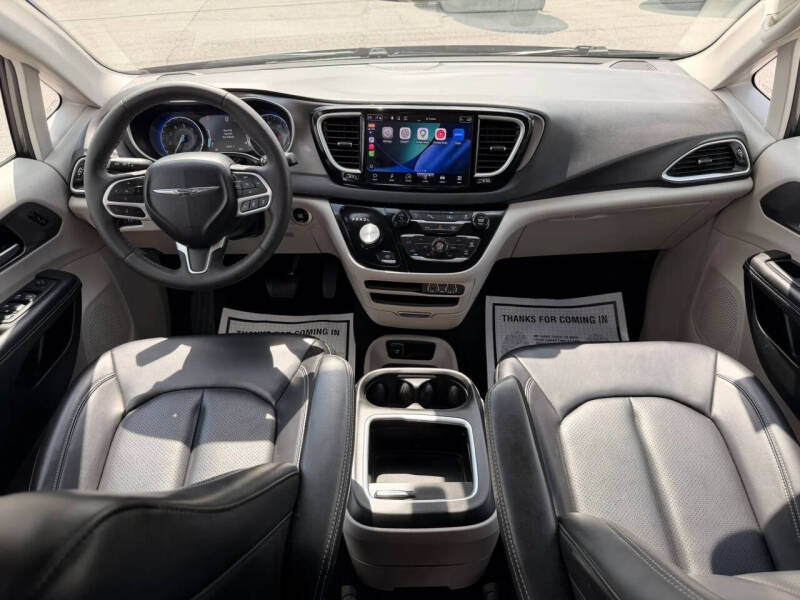 2023 Chrysler Pacifica Touring L
