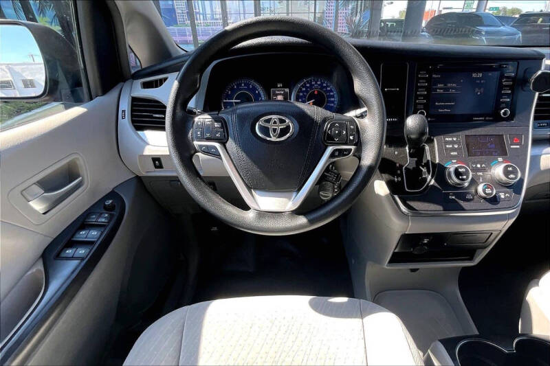 2018 Toyota Sienna LE 8-Passenger