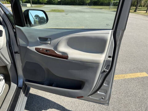 2013 Toyota Sienna LE 8-Passenger