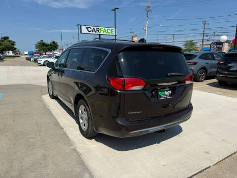 2017 Chrysler Pacifica Touring-L Plus