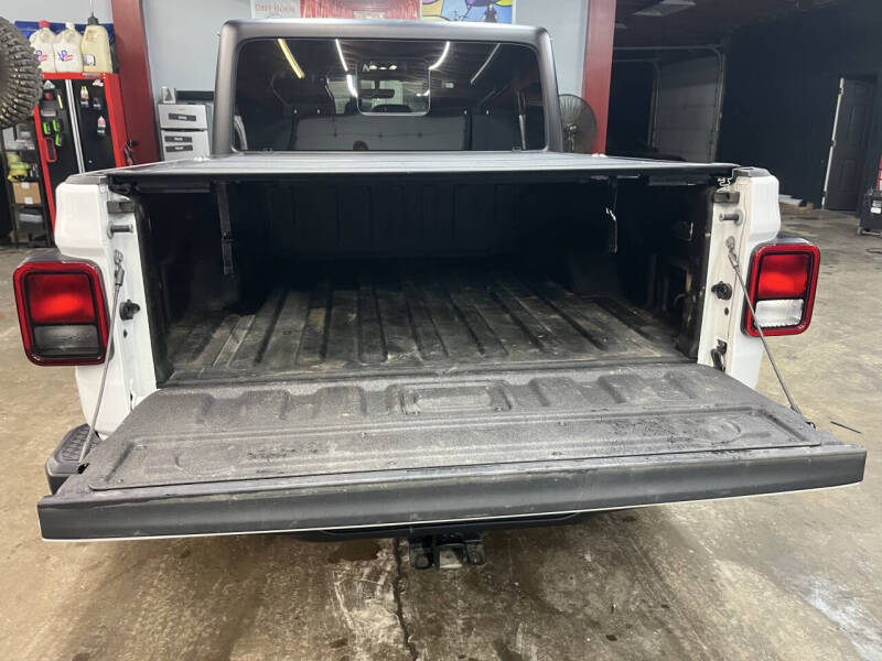 2022 Jeep Gladiator Sport S