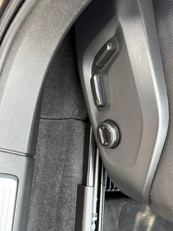 2025 Volvo XC60 B5 Plus Dark Theme