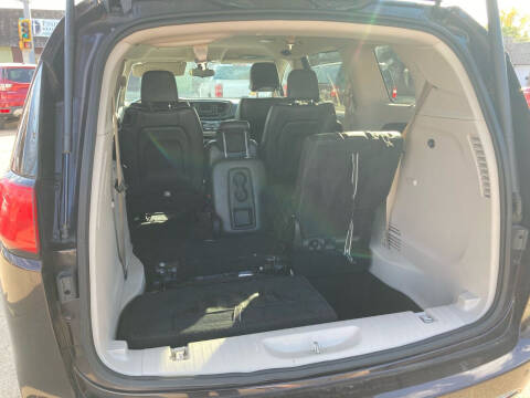 2017 Chrysler Pacifica Touring-L