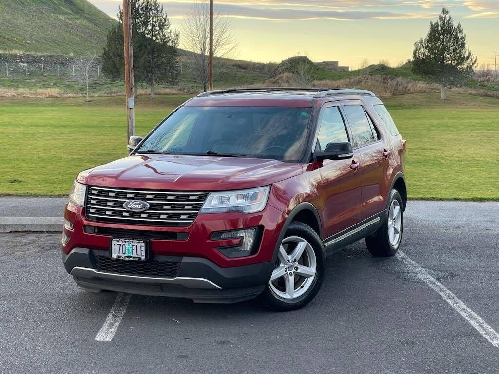 Red 2016 Ford Explorer XLT AWD XLT 4dr SUV 1