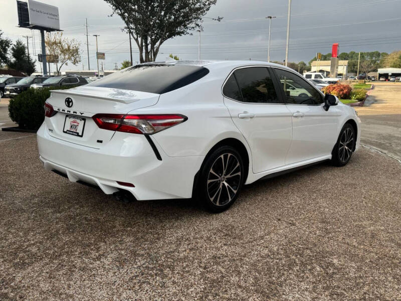 2020 Toyota Camry SE