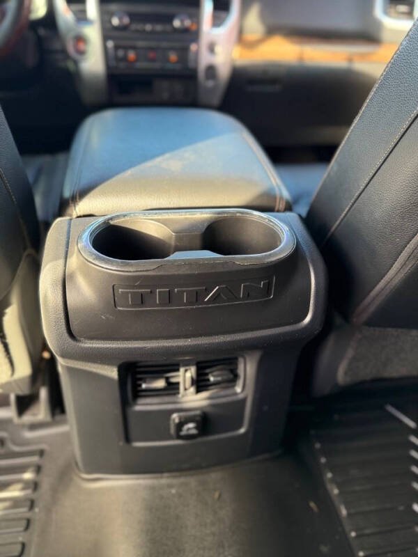 2017 Nissan Titan SL