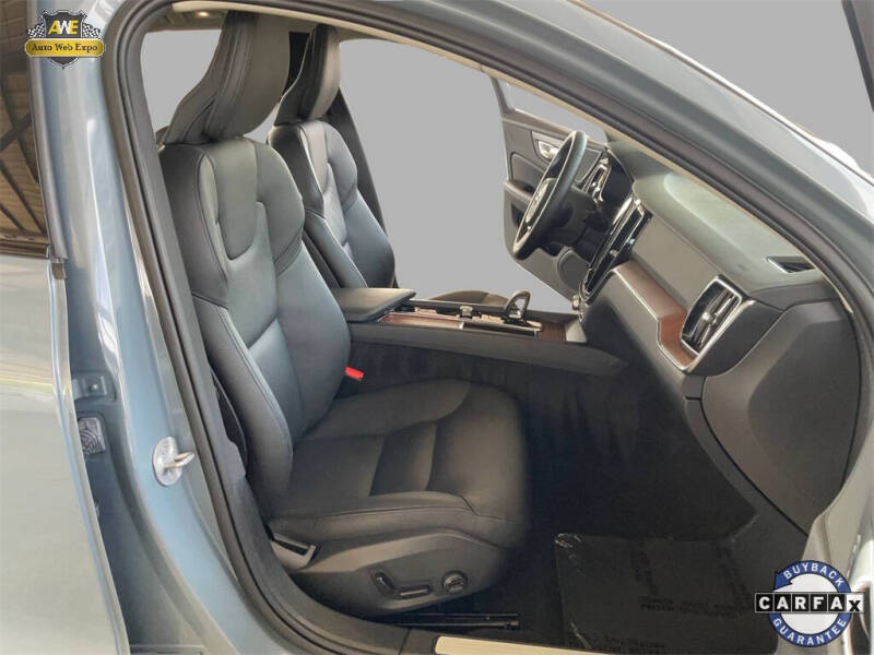 2024 Volvo S60 B5 Plus Dark Theme