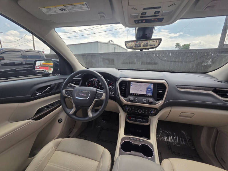 2023 GMC Acadia Denali