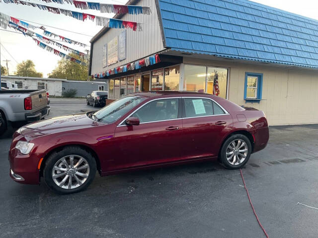 2016 Chrysler 300 for sale at Michael Johnson @ Allens Auto Sales Hopkinsville in Hopkinsville, KY