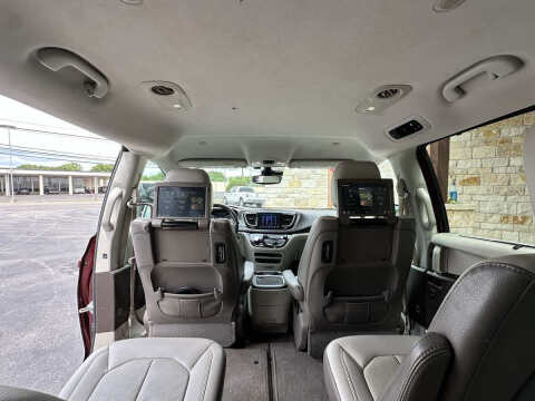 2017 Chrysler Pacifica Touring-L Plus