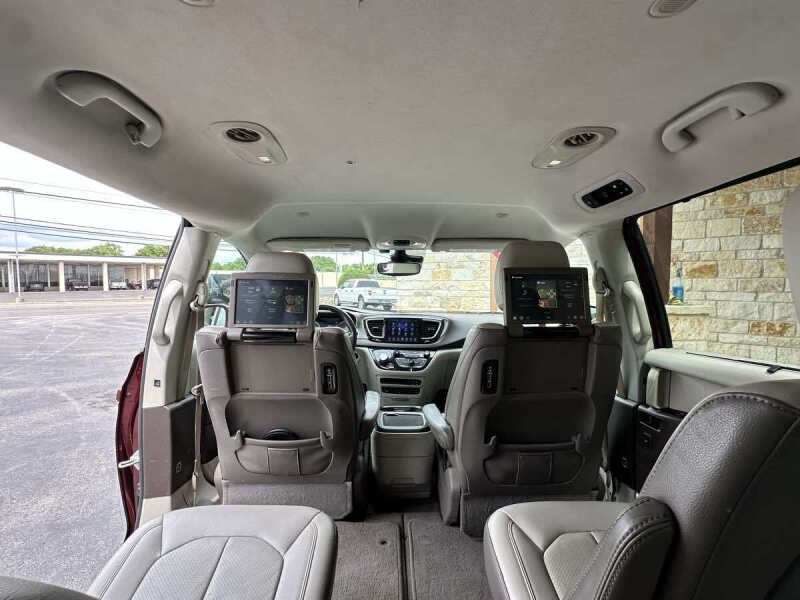 2017 Chrysler Pacifica Touring-L Plus