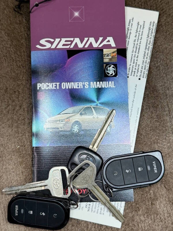 2001 Toyota Sienna LE