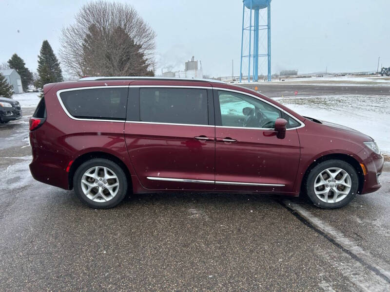2017 Chrysler Pacifica Touring-L Plus
