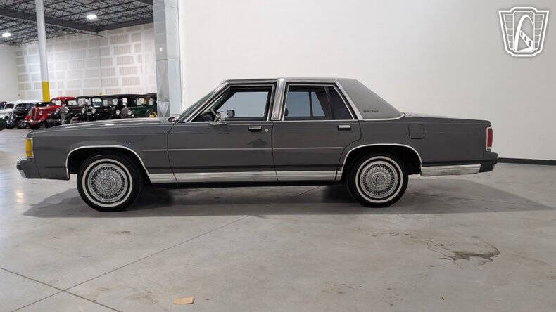 1988 Ford Crown Victoria