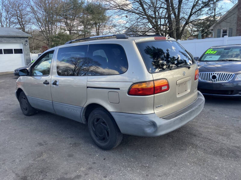 2000 Toyota Sienna LE