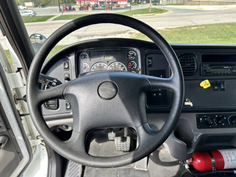 2012 Freightliner M2 106