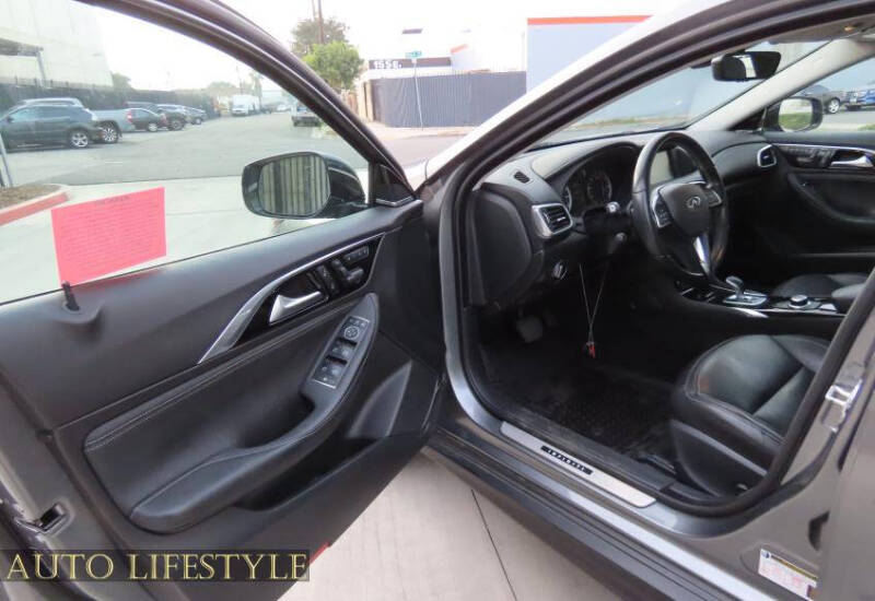 2018 Infiniti QX30 Luxury