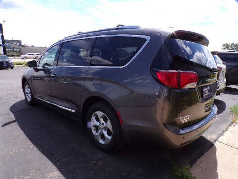 2017 Chrysler Pacifica Touring-L Plus