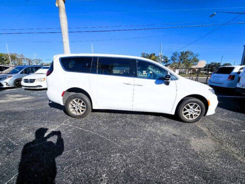 2024 Chrysler Pacifica Touring