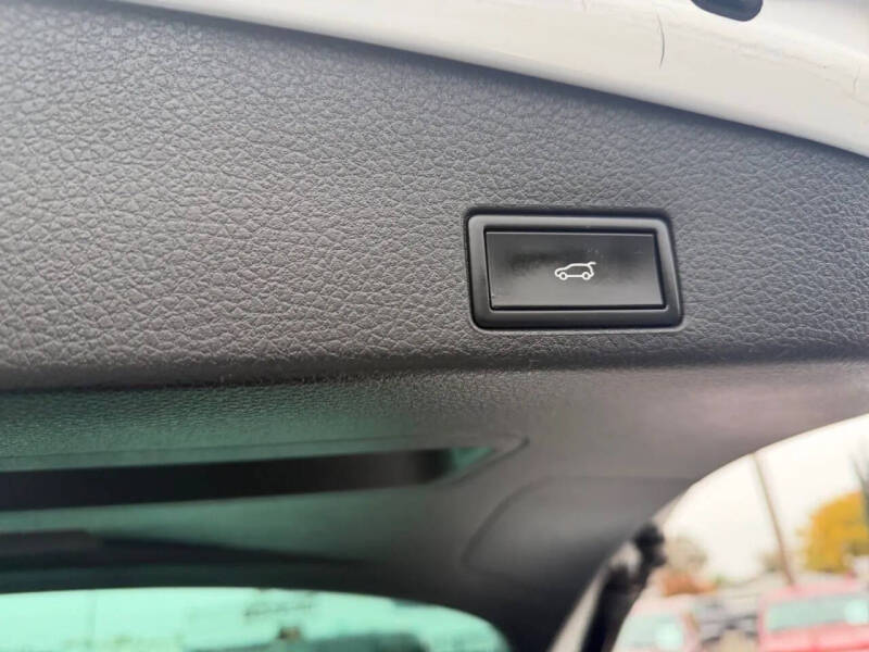 2017 Volkswagen Touareg V6 Sport