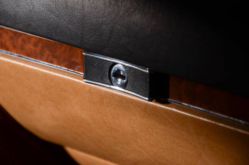 1987 Mercedes-Benz 560-Class 560 SL