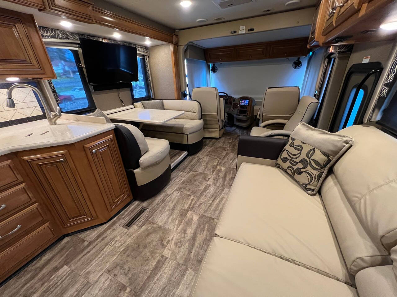 2016 Thor Motor Coach Palazzo for sale at Simple Car Company in Oak Harbor, WA