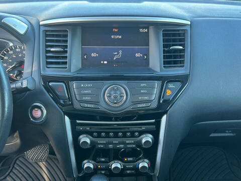 2017 Nissan Pathfinder SV