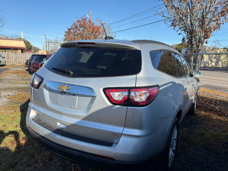 2017 Chevrolet Traverse 1LT photo 9