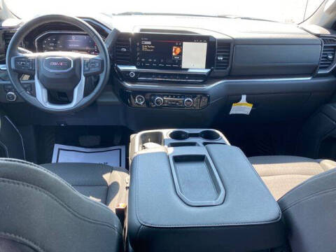 2024 GMC Sierra 1500 Elevation Standard