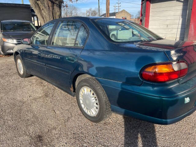 2002 Chevrolet Malibu Base photo 9