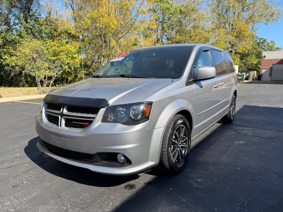 2016 Dodge Grand Caravan for sale at Deals & Trades in Aurora, IL