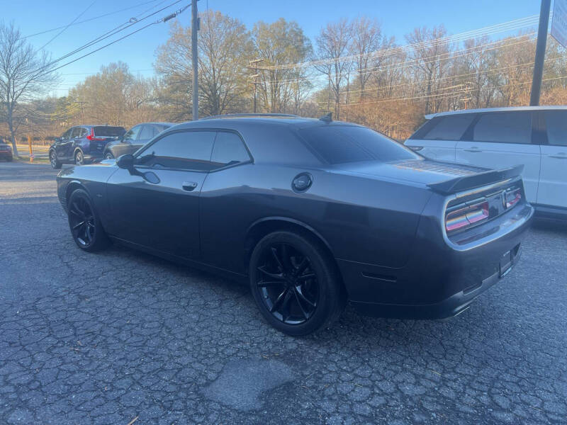 2017 Dodge Challenger R/T Shaker