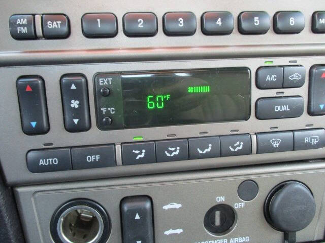 2004 Ford Thunderbird Deluxe