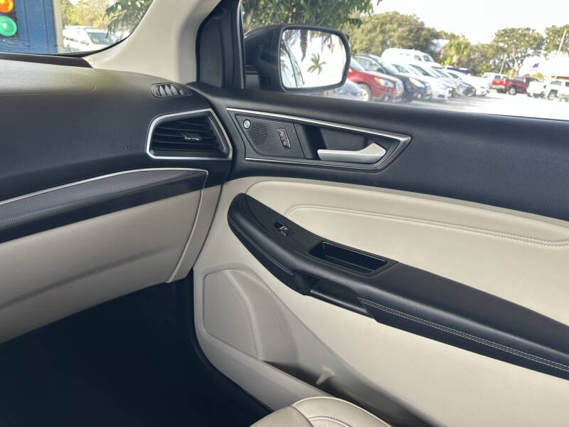 2019 Ford Edge Titanium
