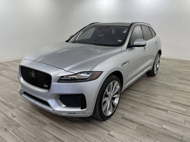 2018 Jaguar F-PACE for sale at TRAVERS GMT AUTO SALES - Autos para ti in Florissant MO