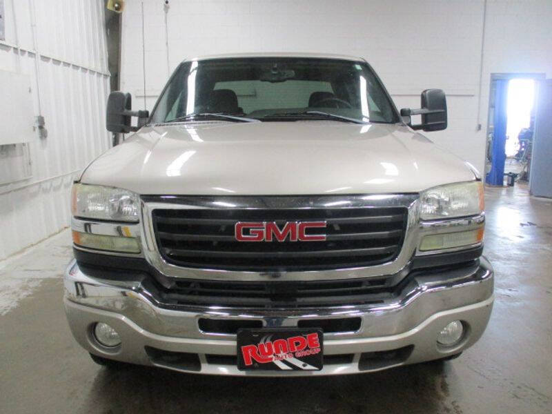 Used 2006 GMC Sierra 2500HD SLE1 with VIN 1GTHK23U66F176855 for sale in Hazel Green, WI