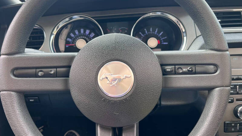 2012 Ford Mustang V6