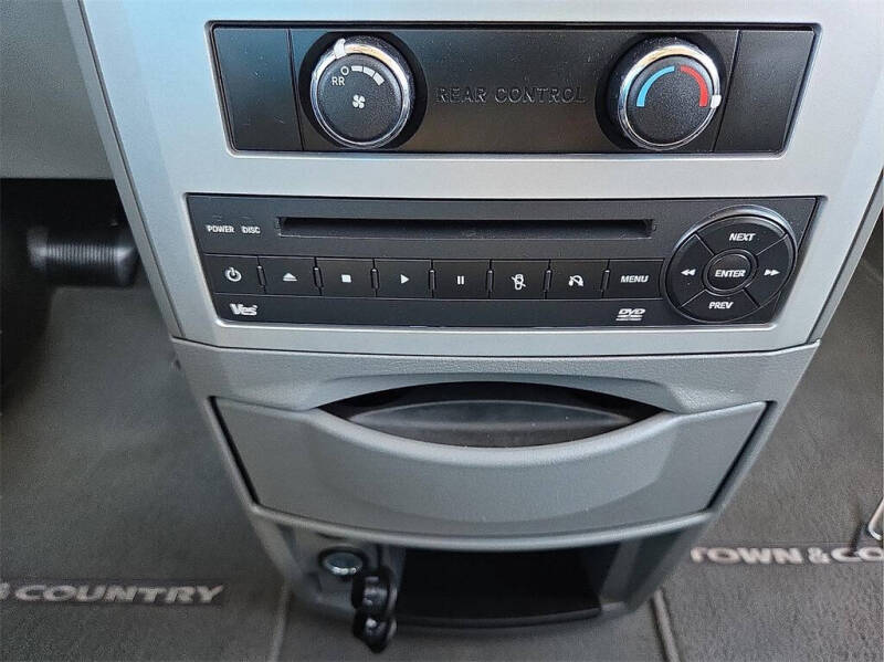 2010 Chrysler Town and Country Touring