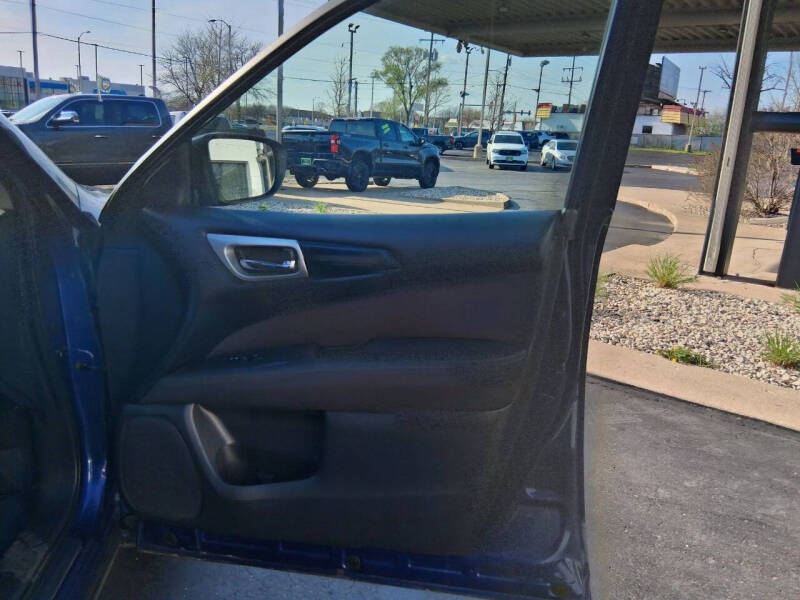 2017 Nissan Pathfinder SV